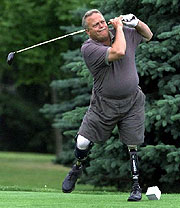 golfer with prostetic leg
